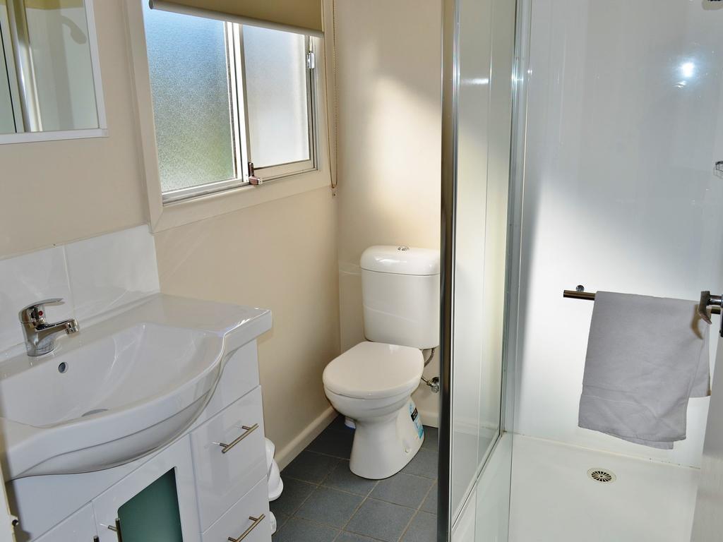 Pebble Shack Villa Coles Bay Room photo